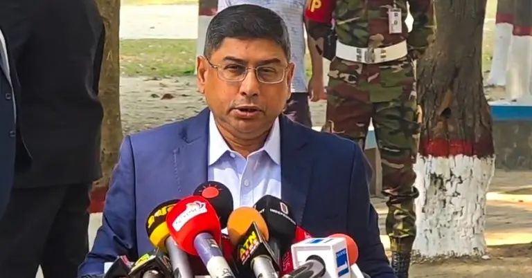 সেনাবাহিনী প্রধান জেনারেল ওয়াকার-উজ-জামান